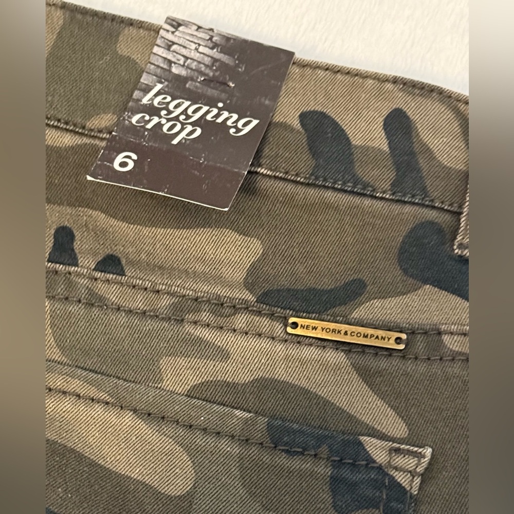 NWT New York & Company SoHo Jeans Legging Crop Stretch Camo Capri Pants - Picture 7 of 12